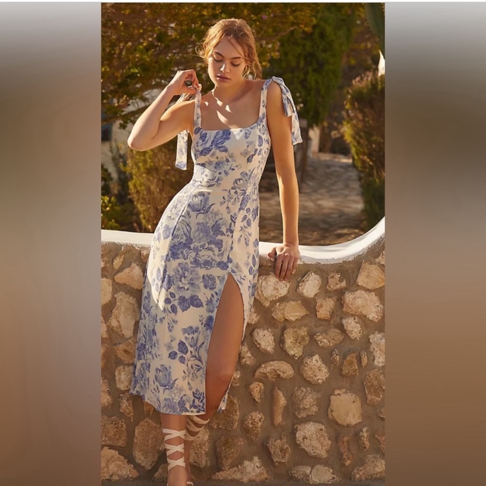 Beautiful Twilight dress by Reformation in Lucerne